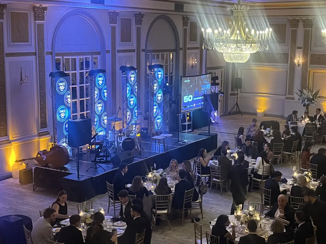 Éclairage de scène coloré